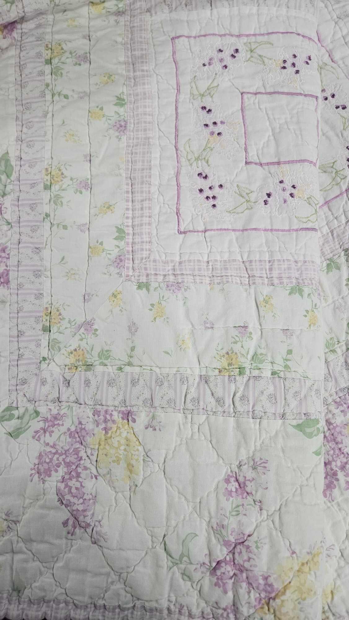 Hand & Machine Stitched Lilac Quilt (1 of 6)