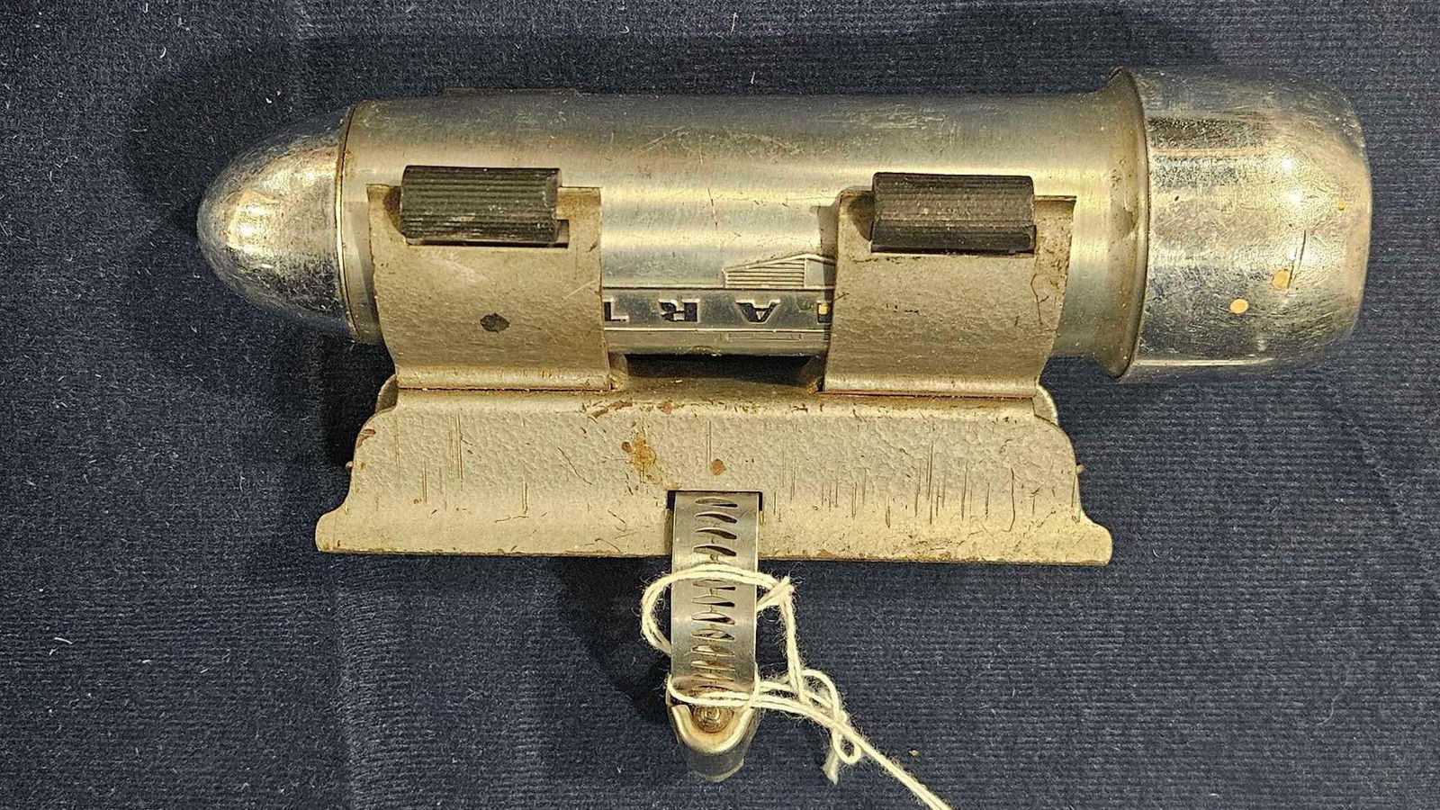 VINTAGE HOMART FLASHLIGHT WITH Bicycle MOUNTING BRACKET (1 of 4)