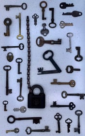 32 pc Antique to Vintage Skeleton, Folding, Trunk, Safe, Door, Railroad Key & Padlock Collection