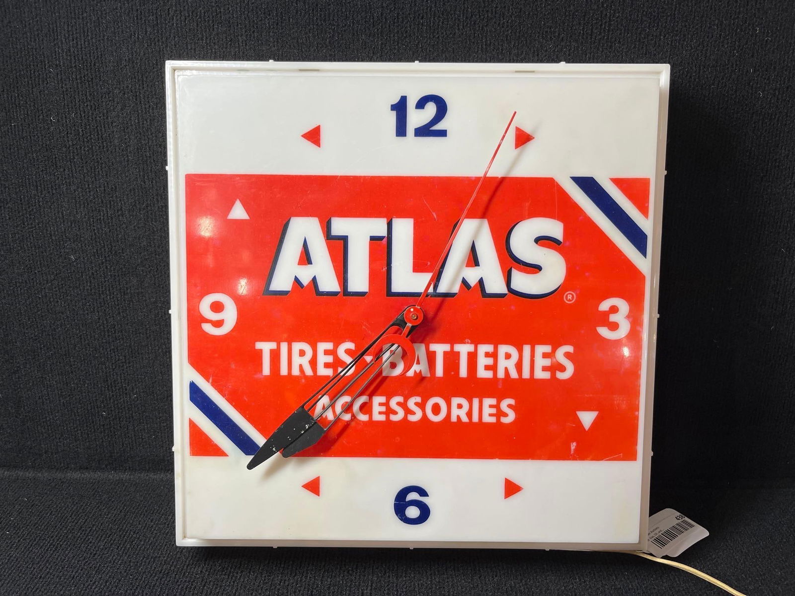 Atlas Tires-Batteries-Accessories Essex clock (1 of 5)