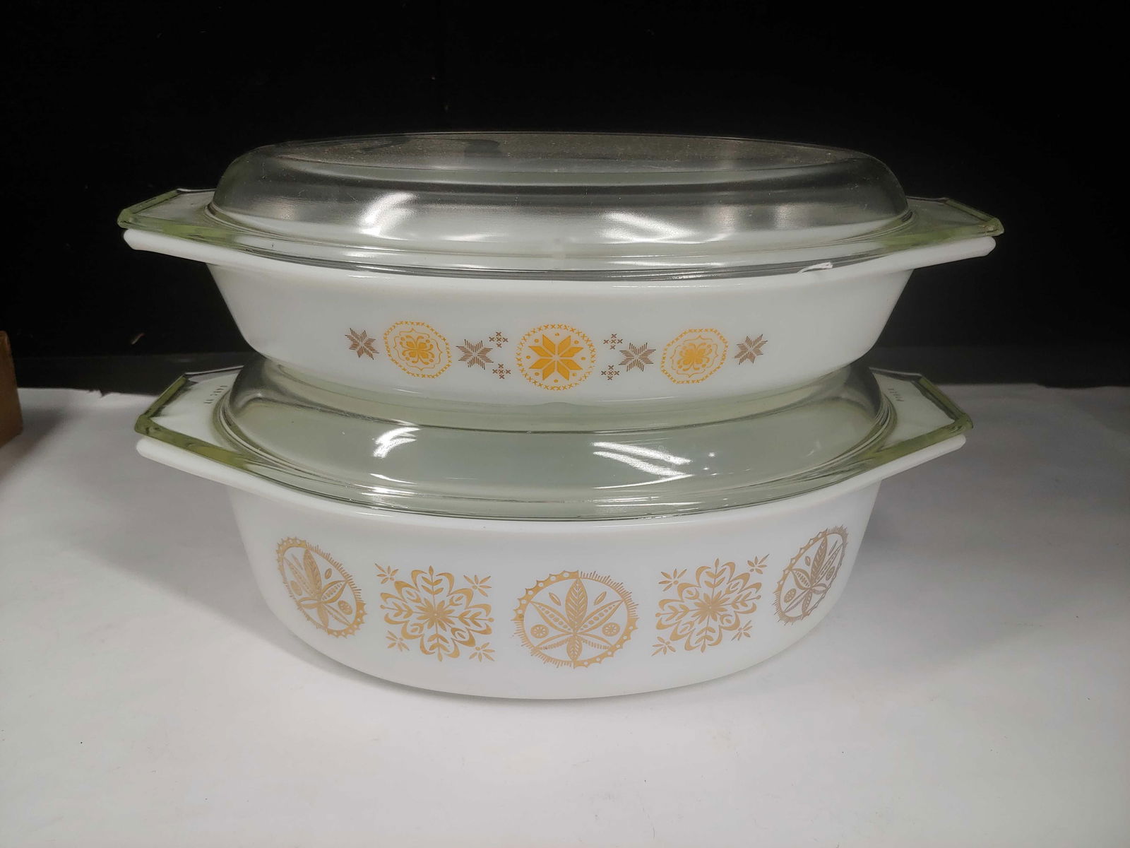 Special Promotional Hex Sign Pyrex and Town & Country Casserole Dishes (1 of 2)