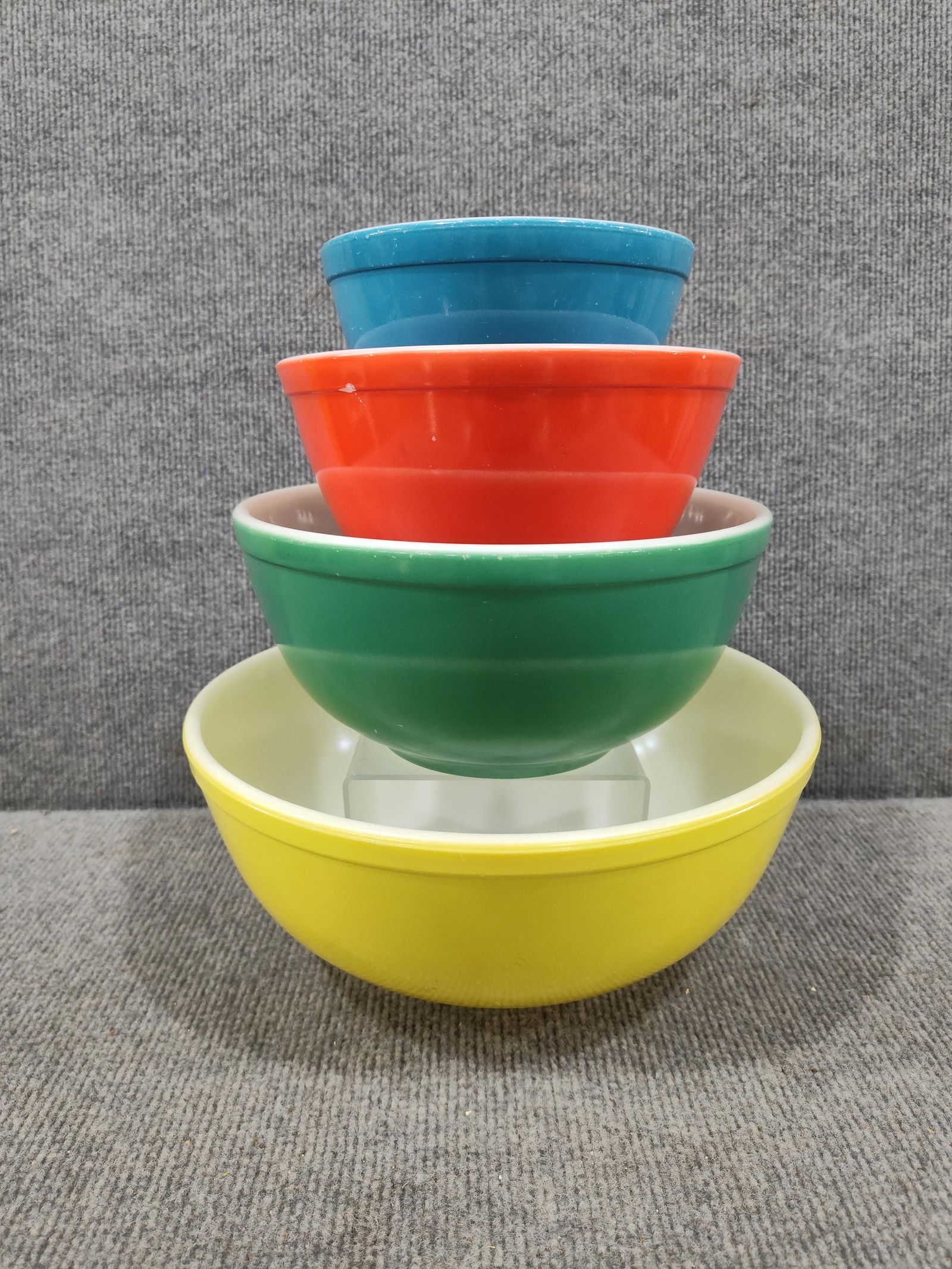Pyrex Primary Colors Nesting Bowl Set: A few minor scratches, but all are overall good condition
