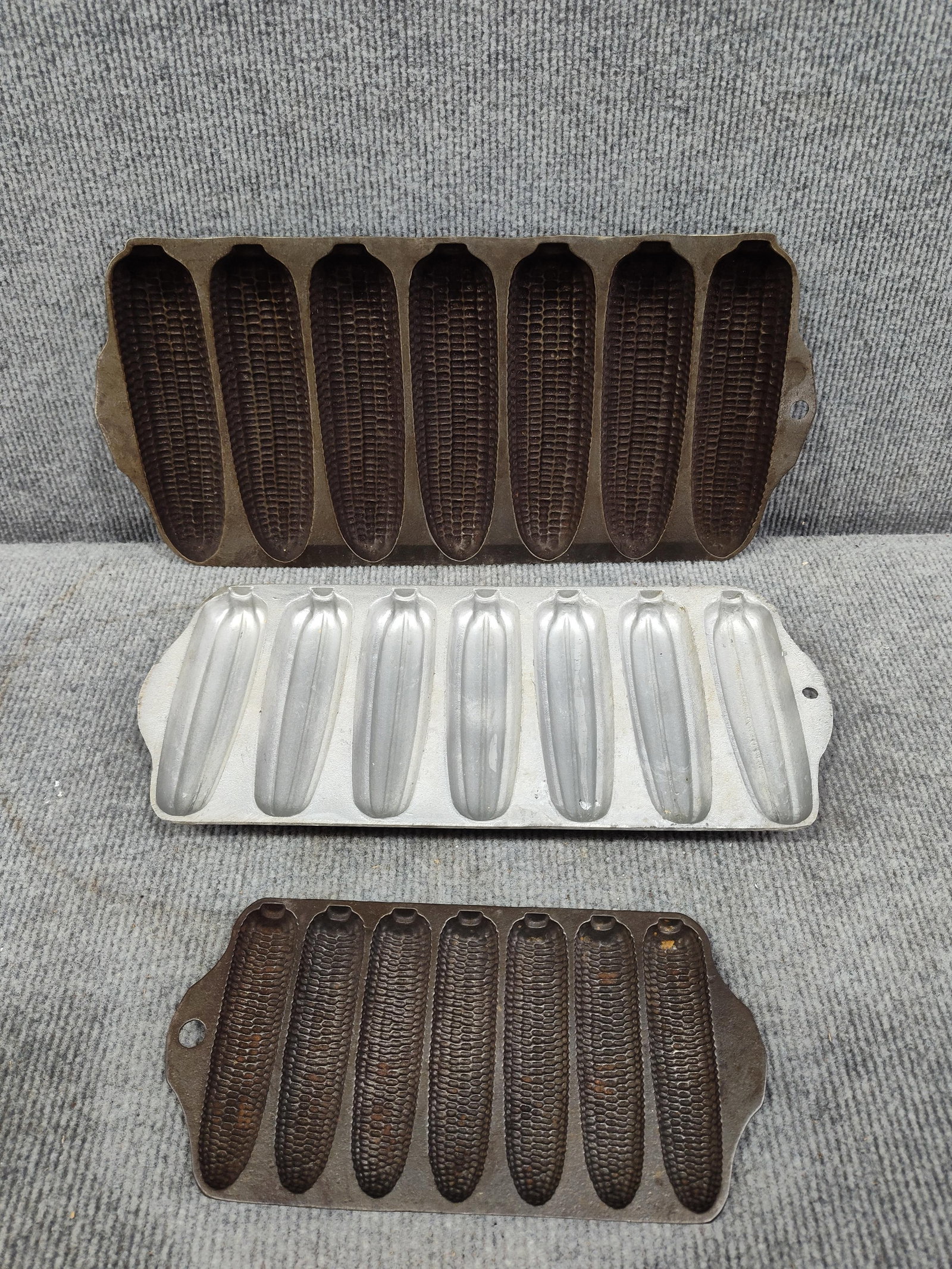 Crispy Corn Bread Pans (1 of 5)