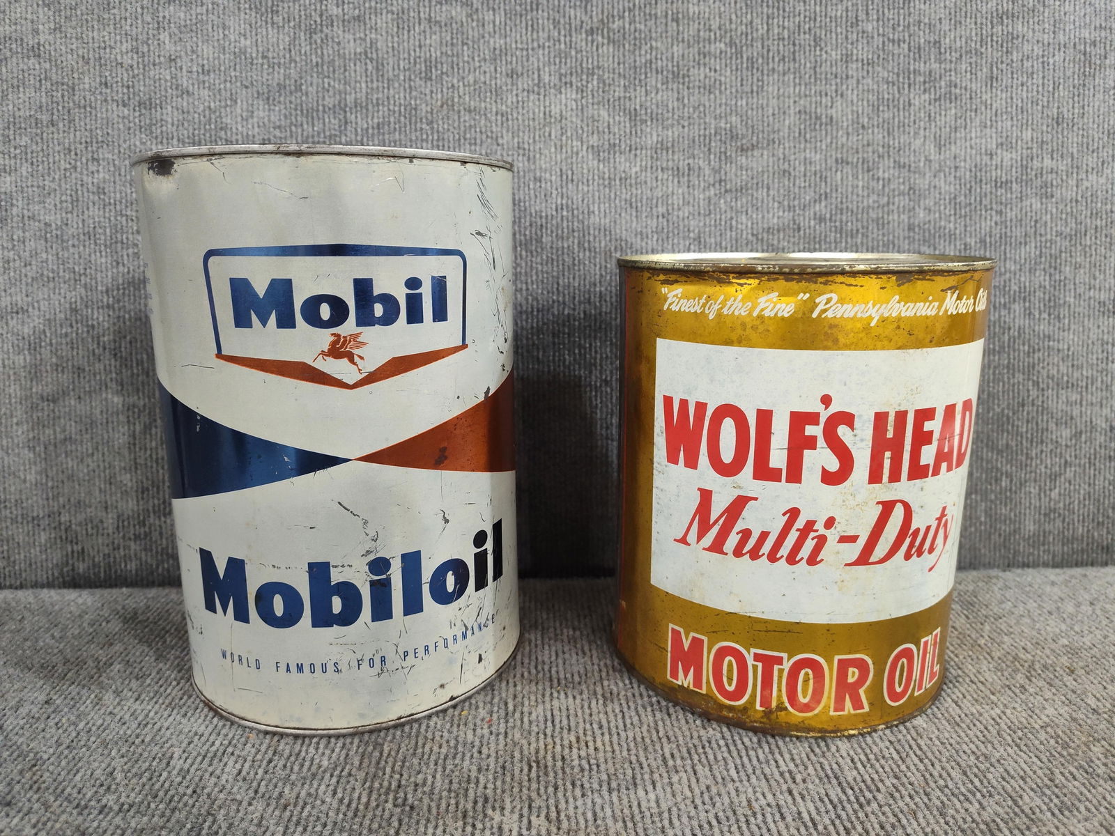 Wolf's Head & Mobil Oil 1 Gallon Cans (1 of 3)