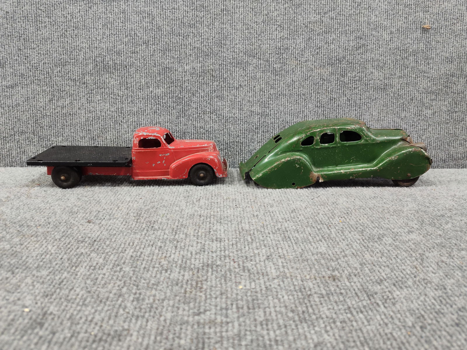 Hubley Truck & Tin Sedan (1 of 5)