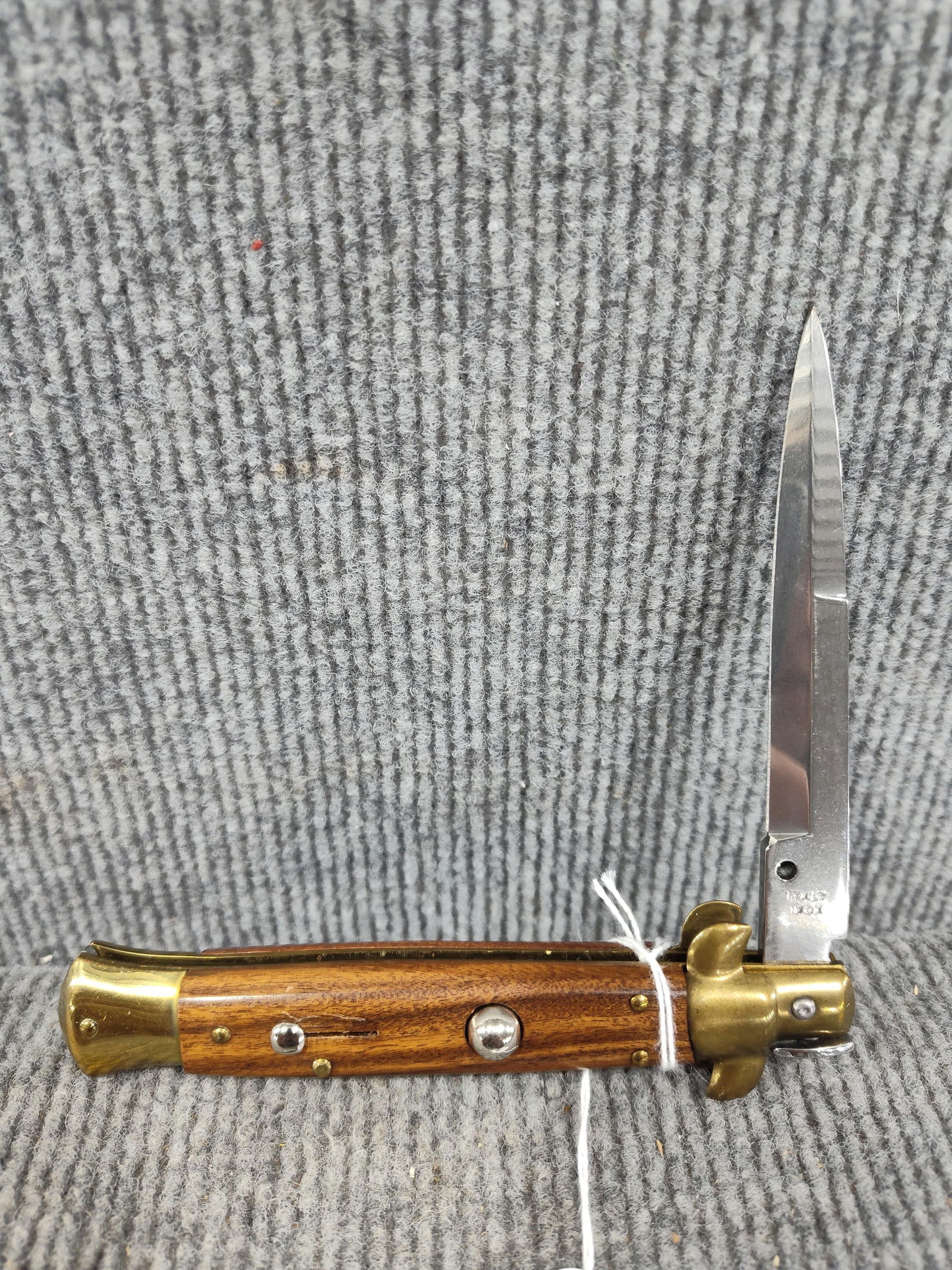 Inox Italian Stiletto Switchblade (1 of 3)