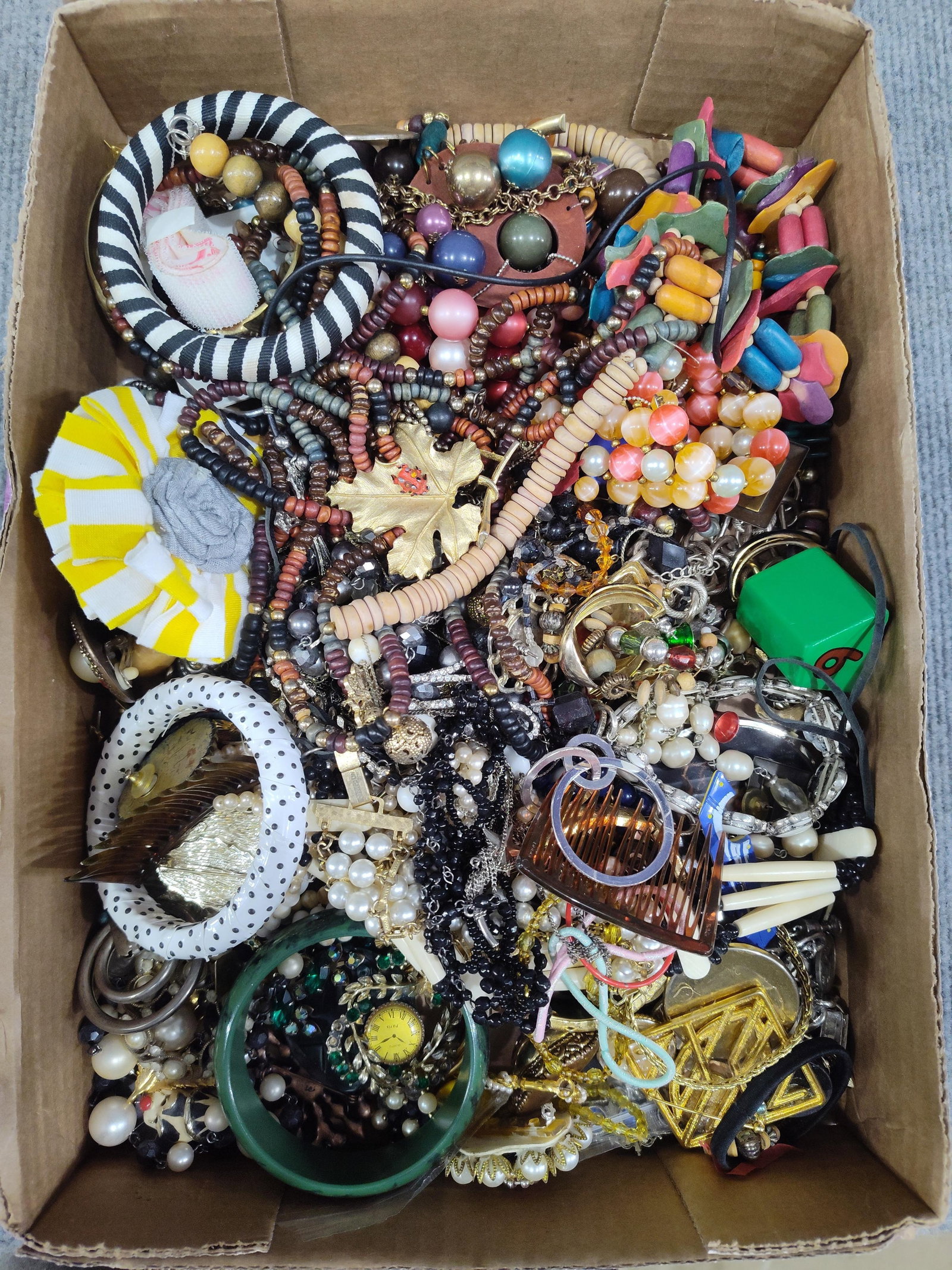 Bracelets, Brooches, and Jewelry: .
