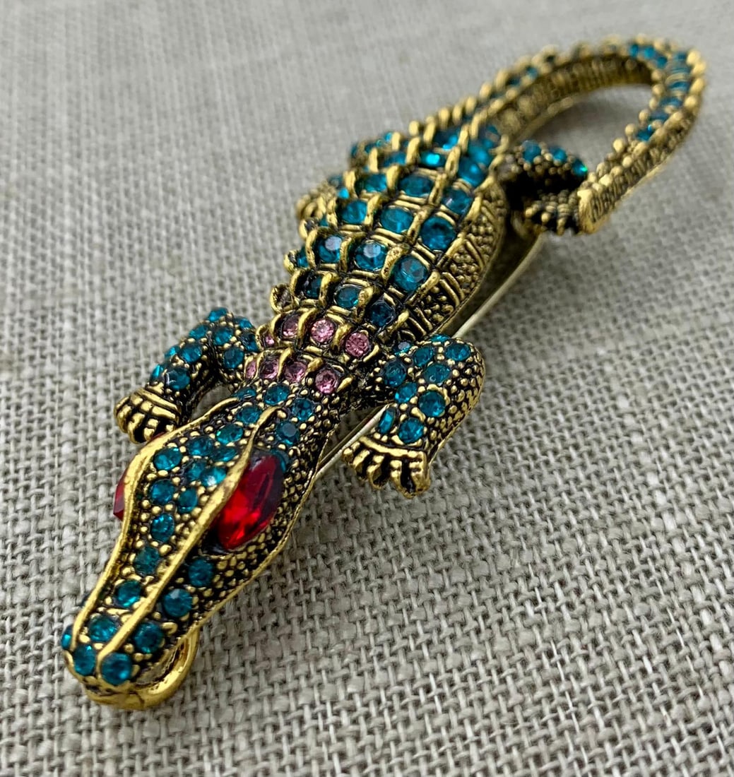 24 pc Vintage 1940s to 80s Turquoise Blue Jewelry Collection: Vendome, Crocodile, Snail, Turtle (1 of 16)