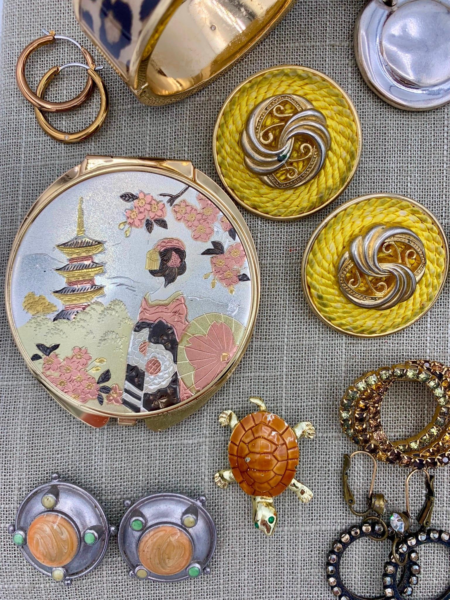 24 pc Mid Century Japanese Beauty Compacts and Vintage Jewelry Collection (1 of 18)
