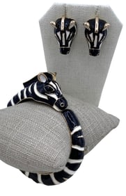 Fantastic Vintage Zebra Hinged Enamel Bangle & Pierced Earring Set