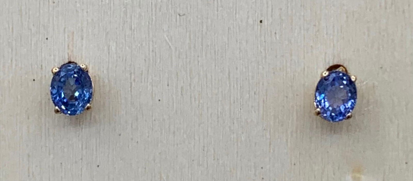 Superb 14k Yellow Gold .70 CTW Oval Cornflower Blue Tanzanite Pierced Earrings (1 of 7)