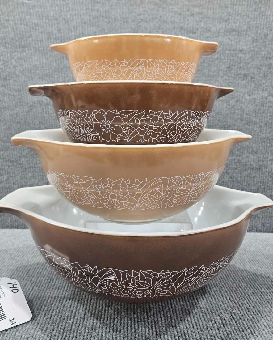 Pyrex 4pc Woodland Collection mixing bowl set: Excellent condition!! Appears may never have been used?