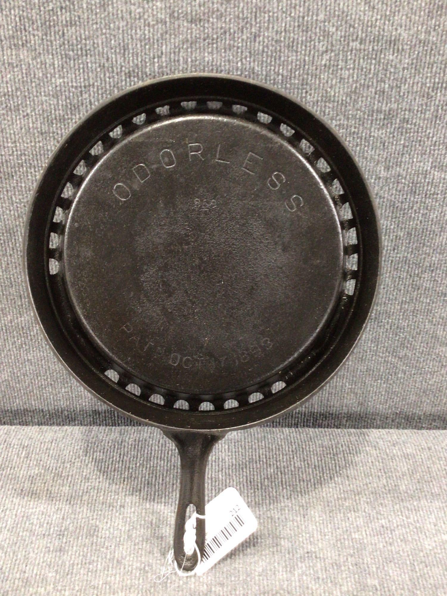 Griswold 869 Oderless skillet: Not marked Griswold but believe it to be Pre-Griswold with Pat. Oct. 1893. In good clean condition!