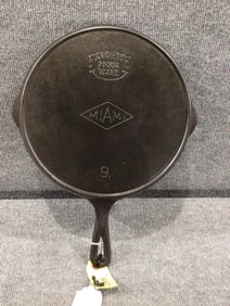 Favorite Piqua Ware/Miami Dual logo #9 skillet