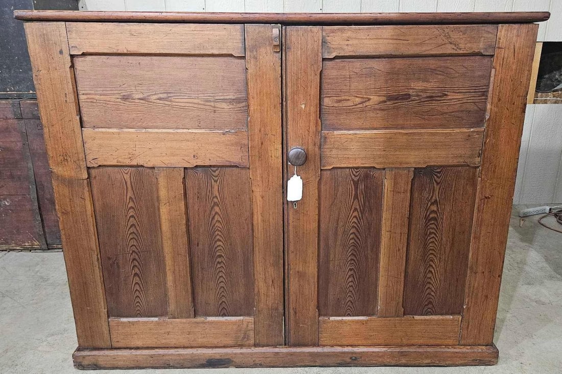 Outstanding early 30-drw Country Store Cabinet (1 of 12)