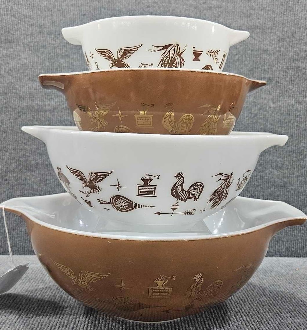 Pyrex Early American Cinderella 4pc mixing bowl set: Good condition!!