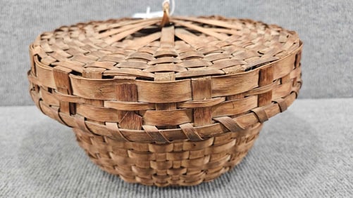 Woven sewing basket with cover