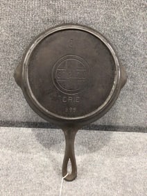 Griswold #6 "Erie" 699 cast iron skillet