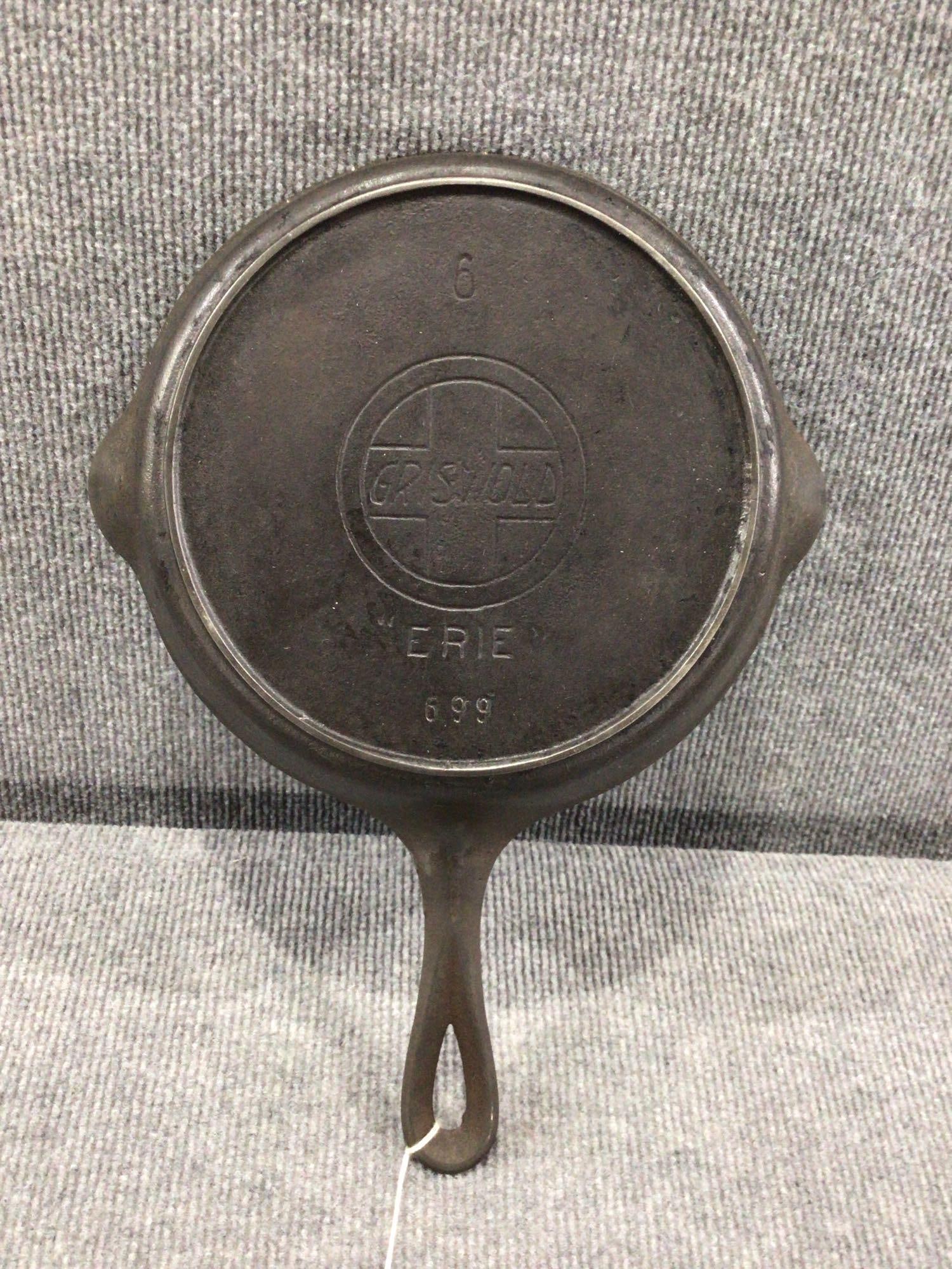 Griswold #6 "Erie" 699 cast iron skillet (1 of 4)