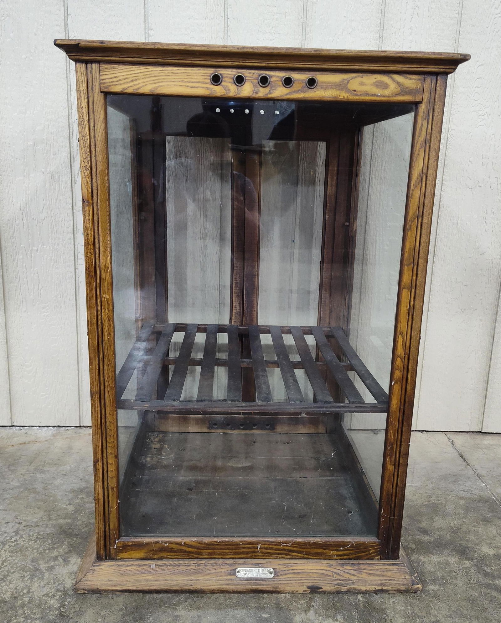 Great early Country Store Baker's showcase (1 of 8)