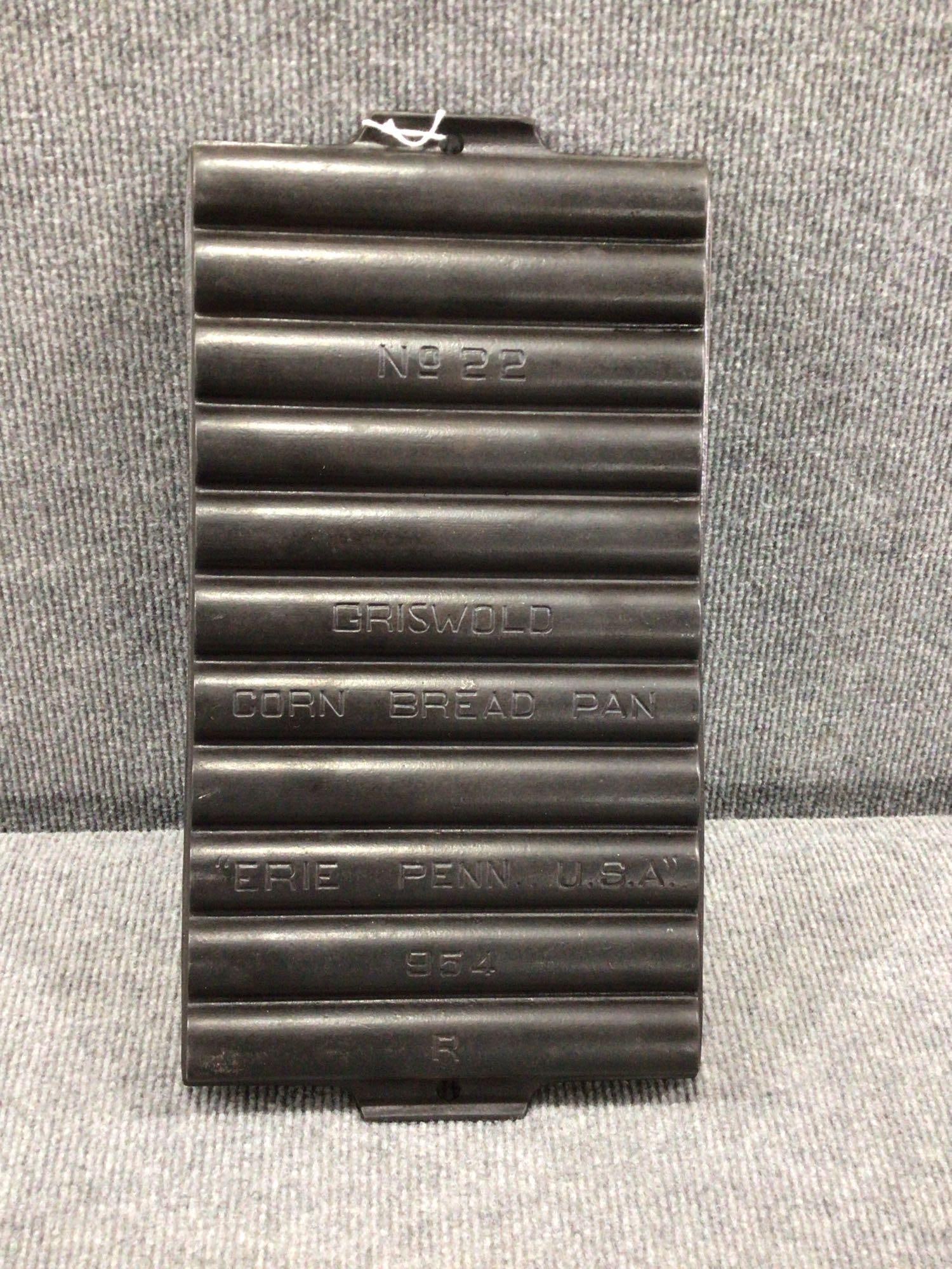 Griswold No.22 Corn Bread Pan (1 of 3)