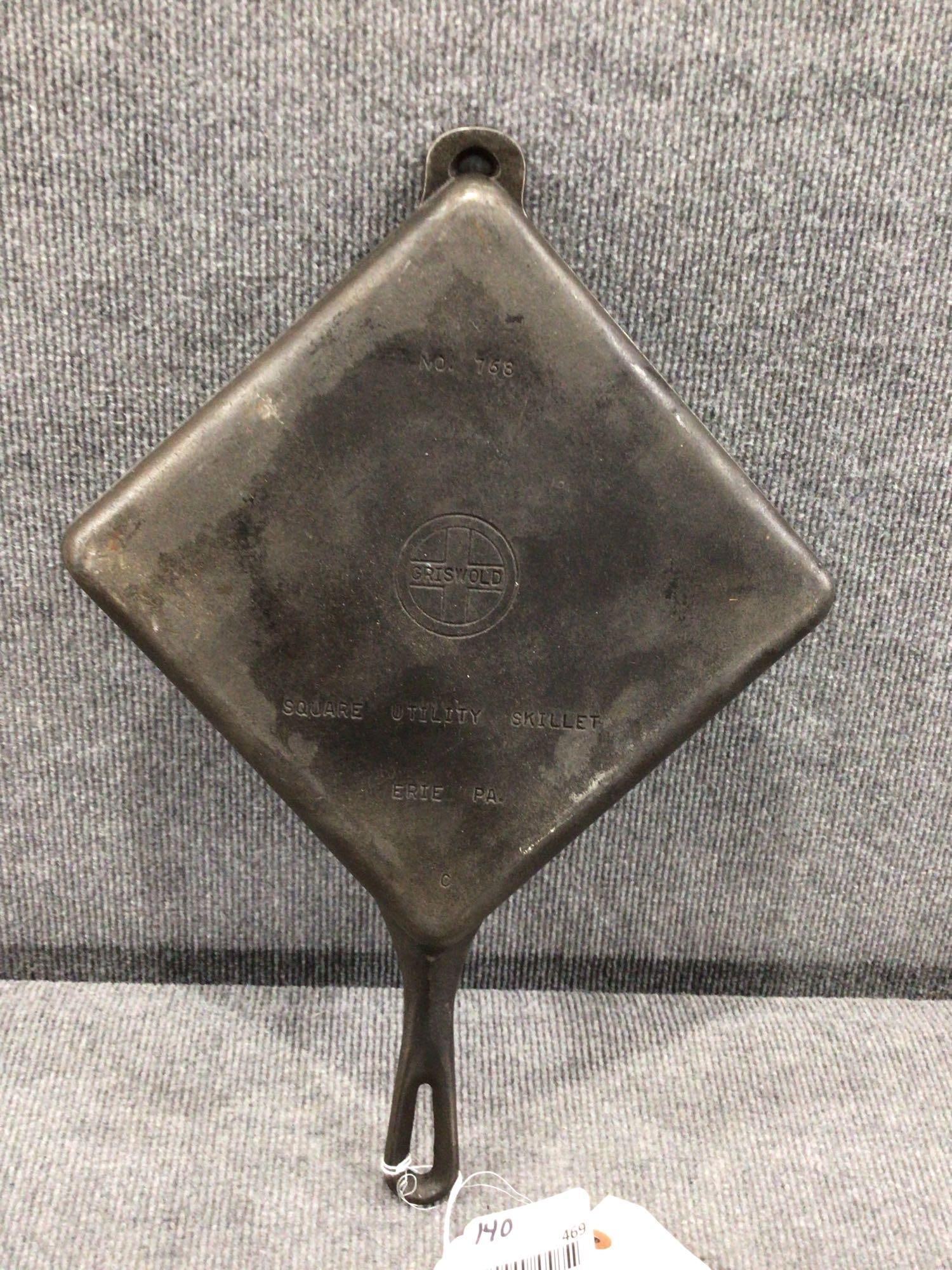 Griswold No.768 Square Utility Skillet (1 of 4)