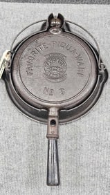 Favorite Piqua Ware #8 Waffle Iron