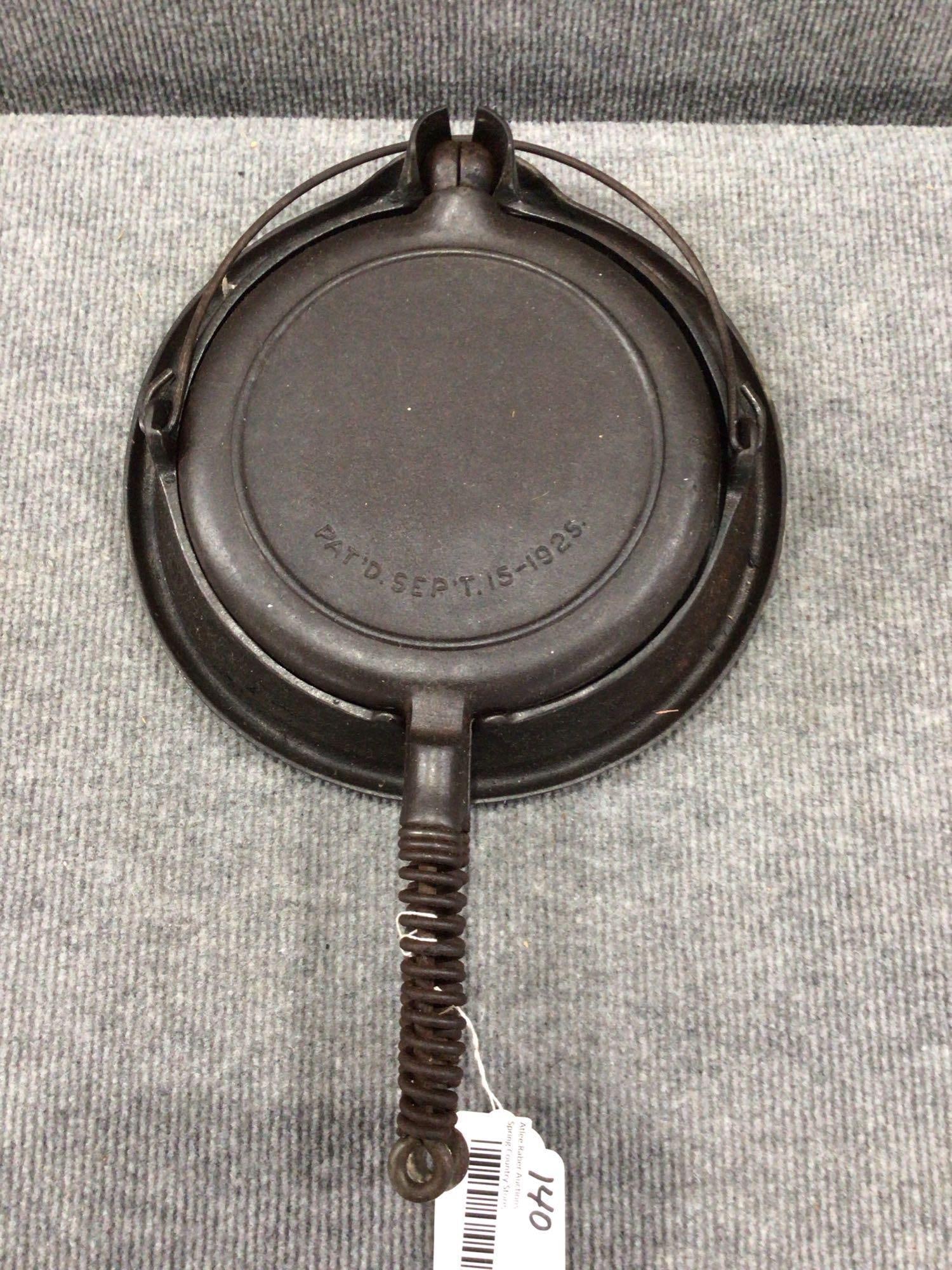 Unmarked Wagner Waffle Iron (1 of 6)