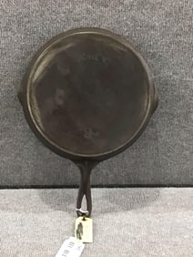 Wagner "Sydney" 9A cast iron skillet