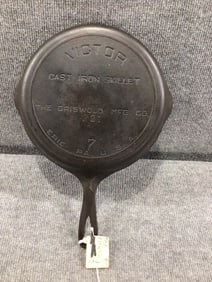 Victor by Griswold #7 cast iron skillet
