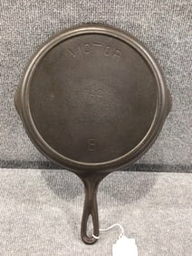 Victor #8 cast iron skillet