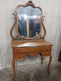 Quartersawn Oak Queen Anne style Powder Vanity w/ mirror