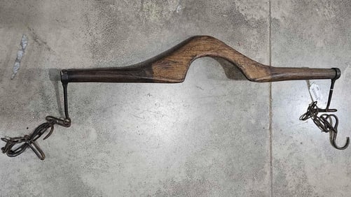 Primitive Shoulder carrying yoke