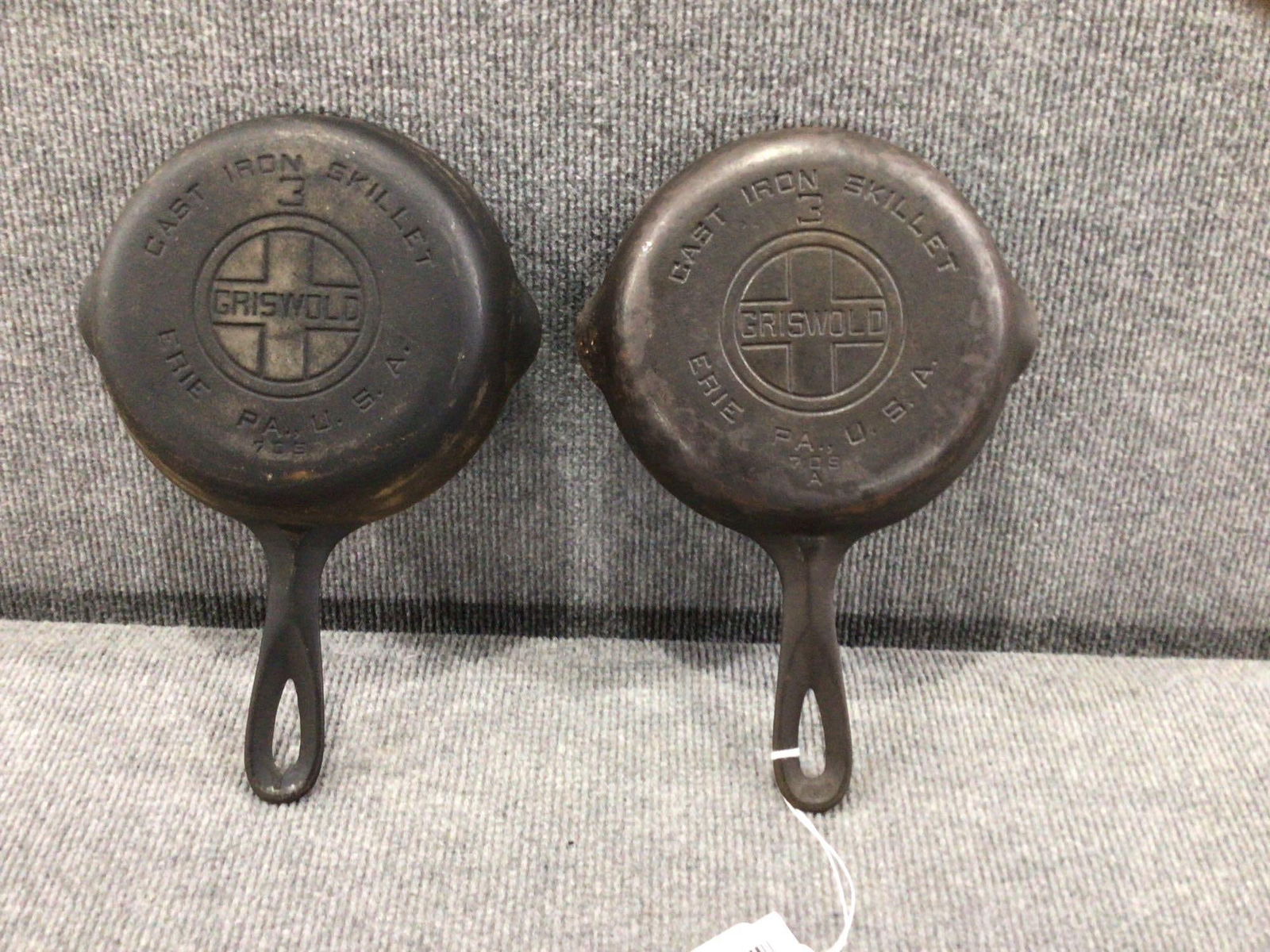2- Griswold #3 709 & 709A cast iron skillets (1 of 5)