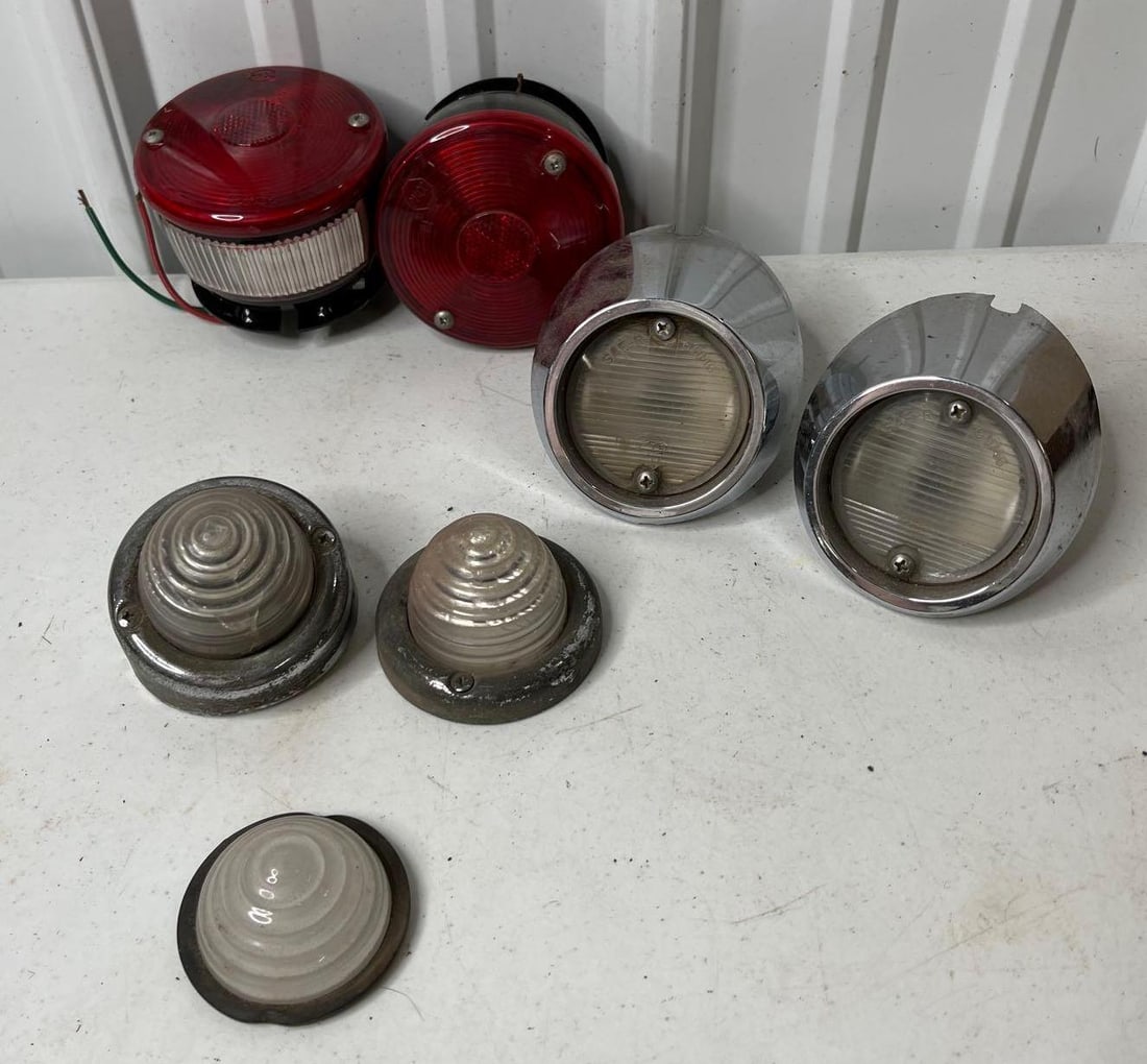 Bee Hive, 69-70 Mustang and other Lights: Bee hive lights are missing one bracket and have chrome issues