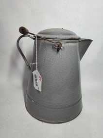 GRAY AGATE ENAMELED CHUCKWAGON COFFEE POT WITH LID AND HANDLE