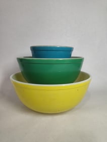 PRIMARY COLORED PYREX MIXING BOWLS