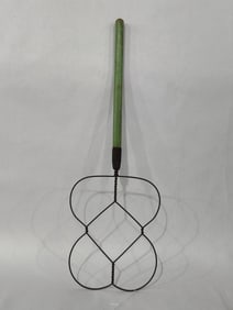 THE BATWING BEATER JOHNSON NOVELTY CO. GREEN PAINTED HANDLE RUG BEATER