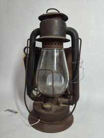 RAYO NO. 21 BUGGY LANTERN WITH ORIGINAL GLOBE