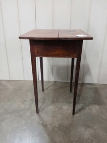 Square Nailed Tapered Leg Stand