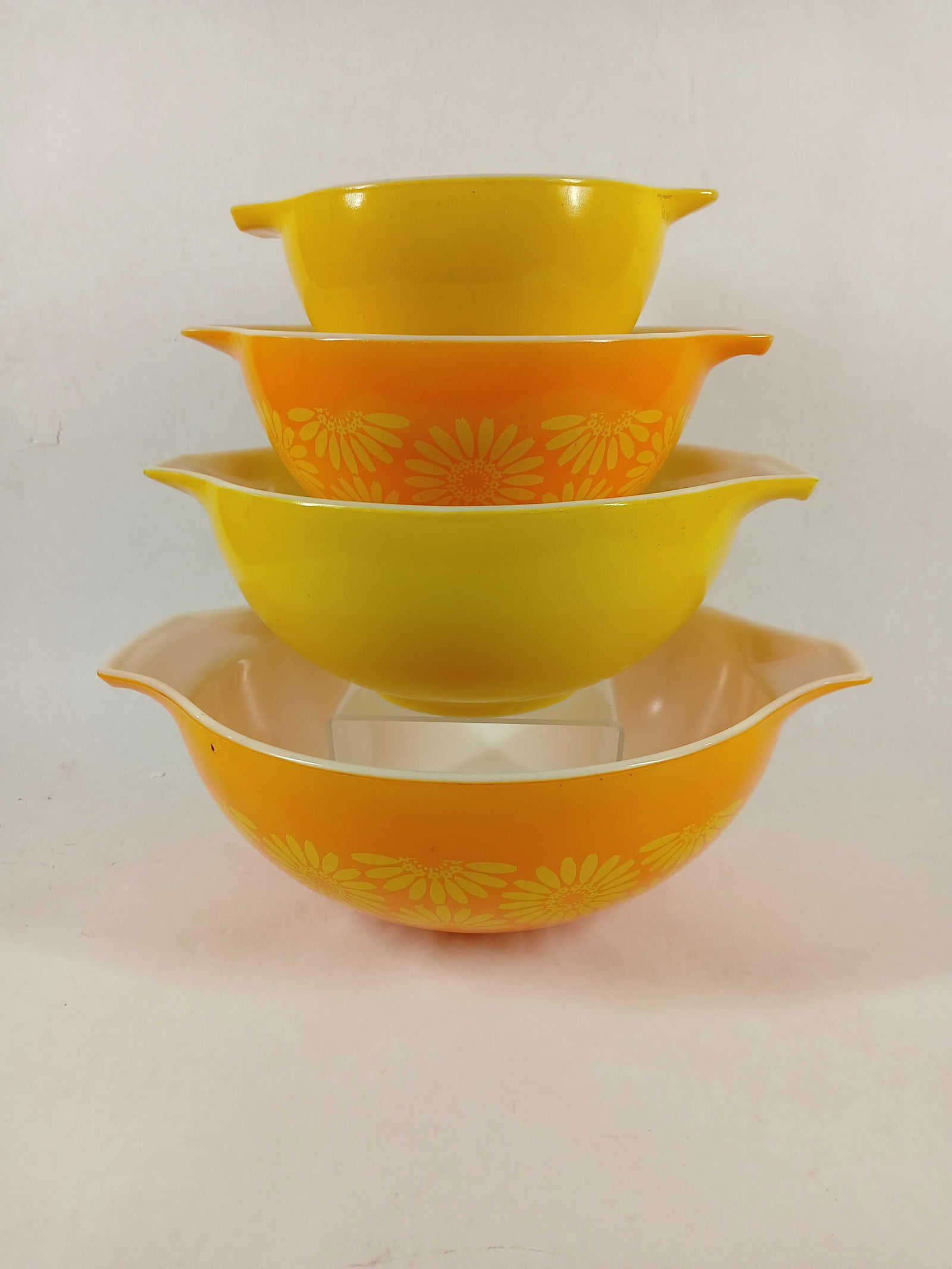 Sunflower Daisy Pyrex Cinderella Mixing Bowls: Set of 4, all are free of chips or cracks but could use cleaned.