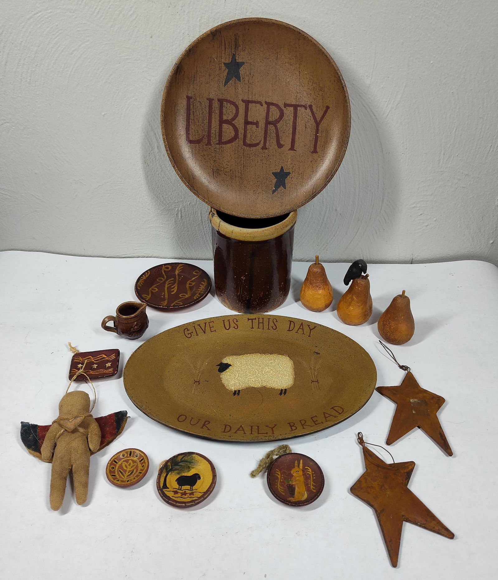 Ragon House & Redware Primitives: Wooden plaques, small pottery decor, and stoneware crock.