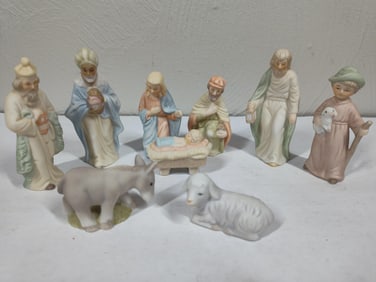 Leftons Hand Painted Nativity Scene