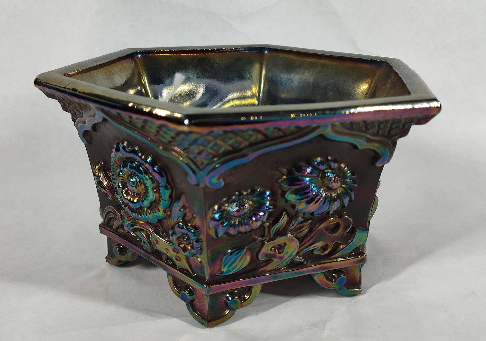 Fenton Chrysanthemum Bowl: 7x7x4.5. No chips or cracks found
