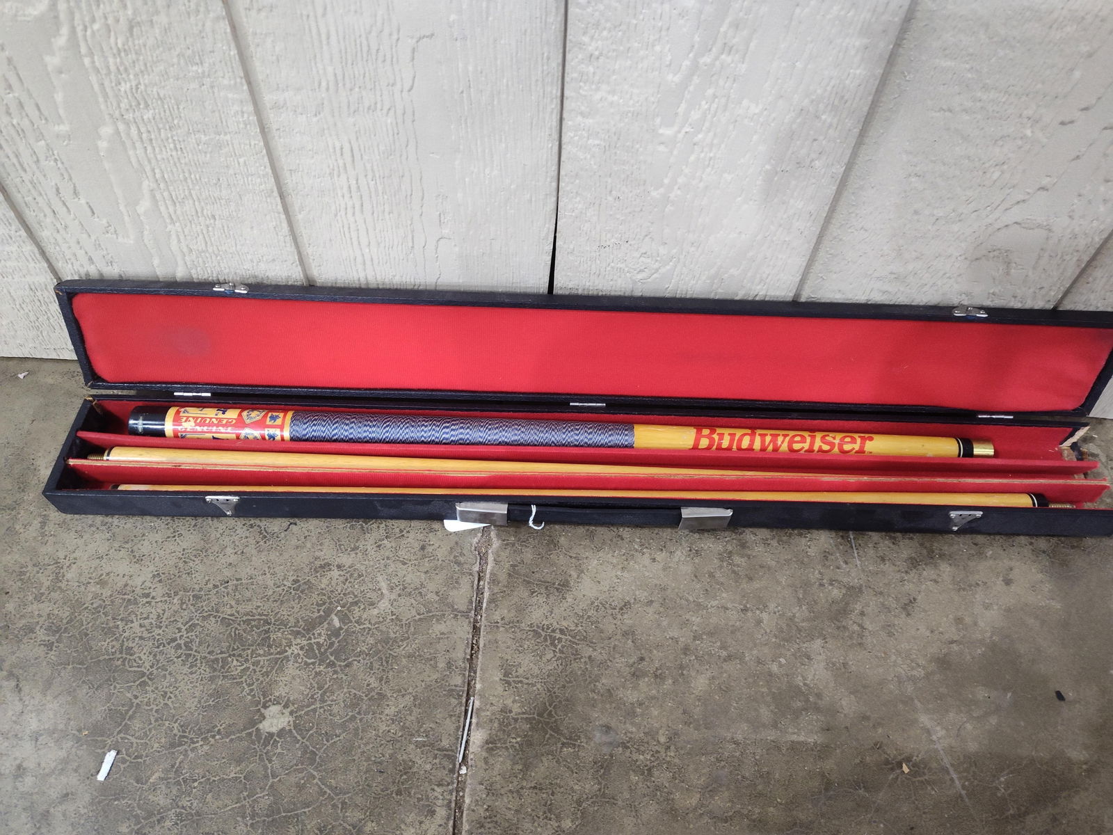 Budweiser Pool Stick (1 of 4)