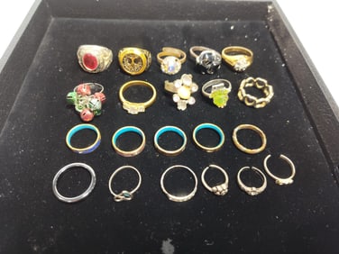 Lot of 20 fashion rings