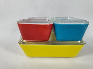 Pyrex complete lidded refrigerator dish set in primary colors