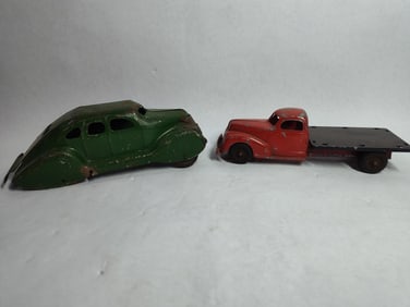 Lot of 2 tin model cars inc. Hubley