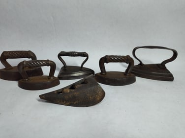Lot of small sad irons ( 5)