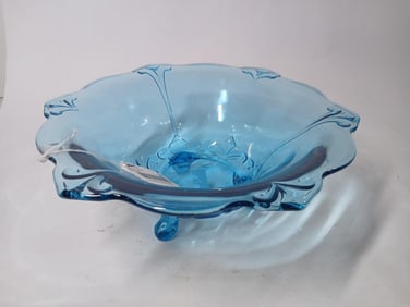 Indiana glass blue duchess 3 footed fruit bowl